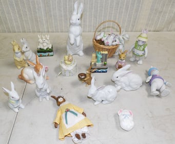 Lot Porcelain Bunny Figurines