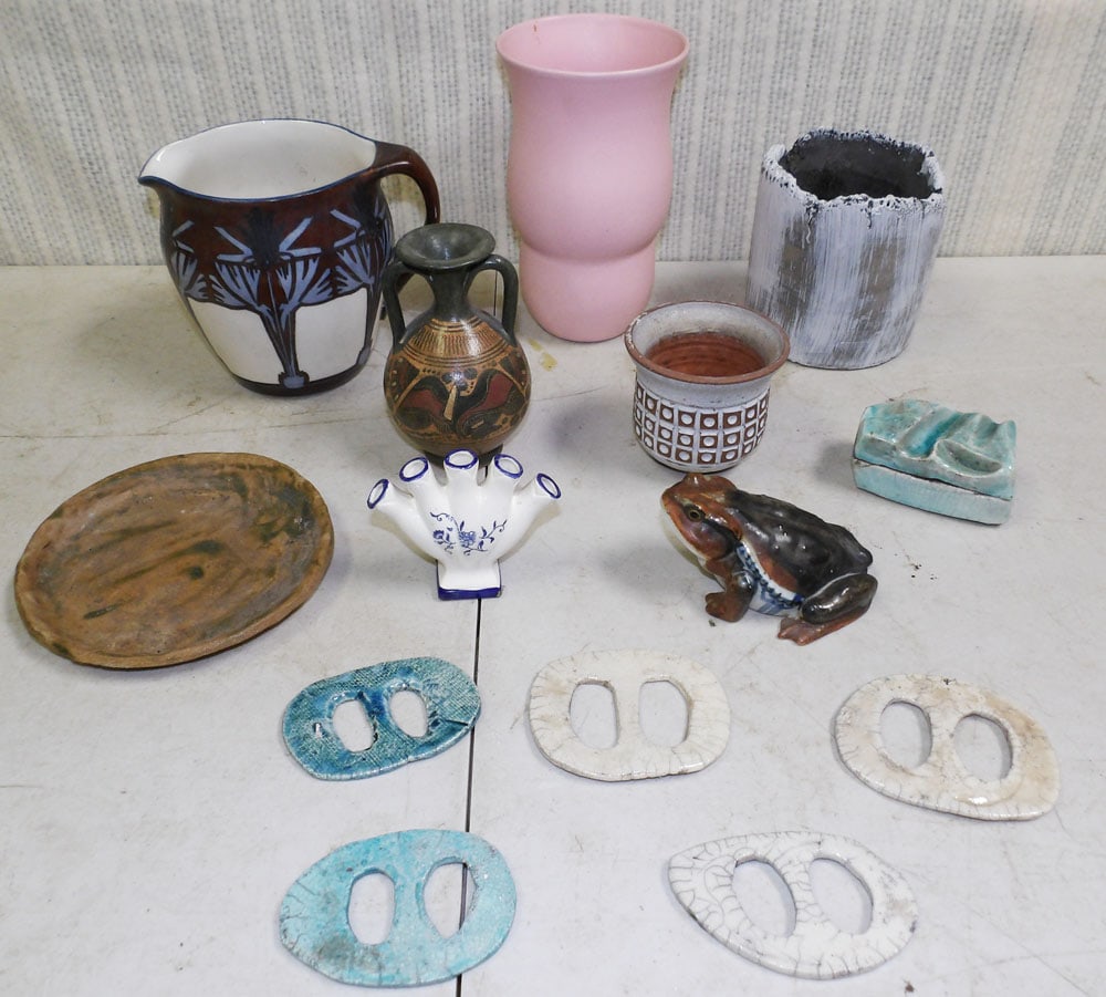 Lot Pottery Items (1 of 3)