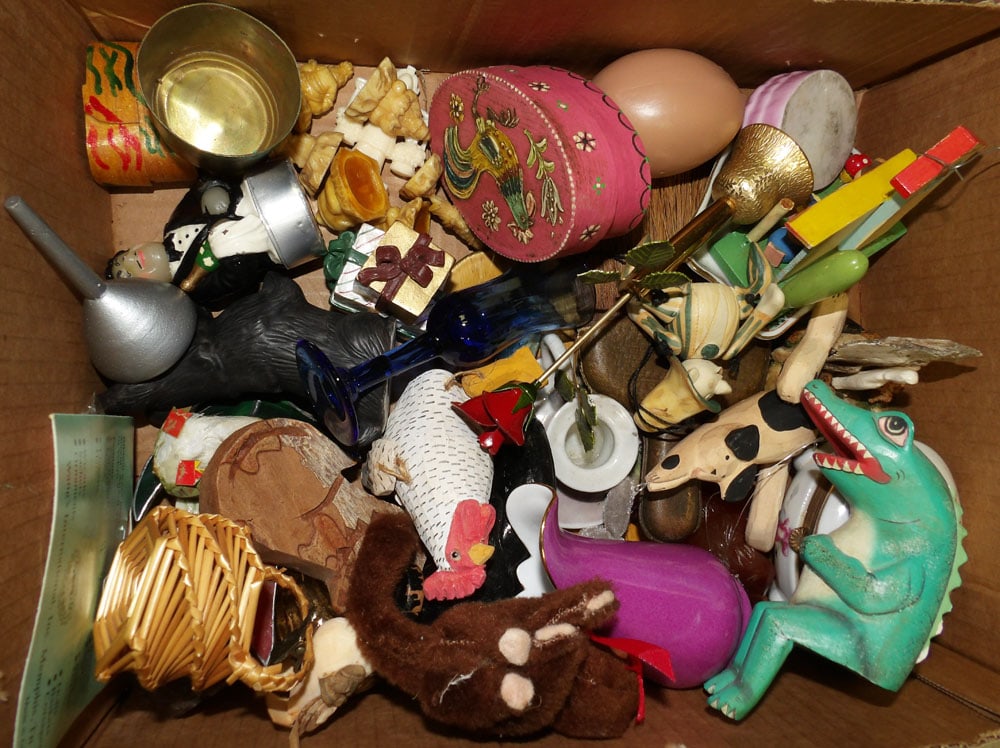 Lot Porcelain - Wood - Resin Decorative Items (1 of 4)