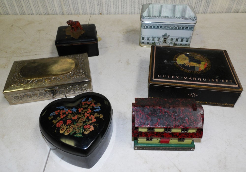 Lot Metal & Resin Trinket Boxes: Lot Metal & Resin Trinket Boxes. 2" H 6" W 4 1/2" D ALL DESCRIPTIONS AND ANY CONDITION STATEMENT GIVEN BY LANGSTON AUCTION GALLERY ARE STRICTLY OPINIONS AND LANGSTON'S SHALL HAVE NO RESPONSIBILITY FOR
