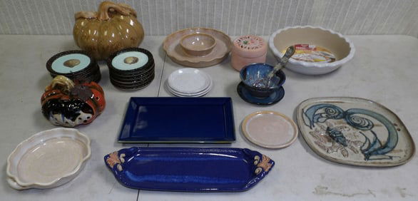 Lot Pottery Items