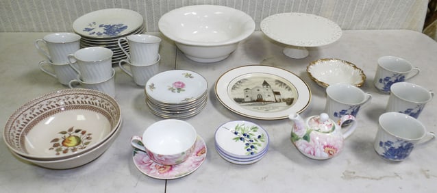 Lot Porcelain Items