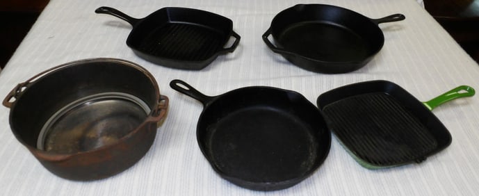 Lot Cast Iron Skillets & Pot