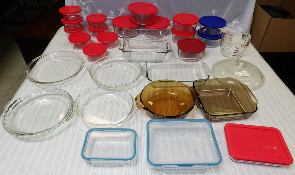 Lot Glass Casseroles: Lot Glass Casseroles. 12" H 11" W 8 1/2" D ALL DESCRIPTIONS AND ANY CONDITION STATEMENT GIVEN BY LANGSTON AUCTION GALLERY ARE STRICTLY OPINIONS AND LANGSTON'S SHALL HAVE NO RESPONSIBILITY FOR ERRORS O