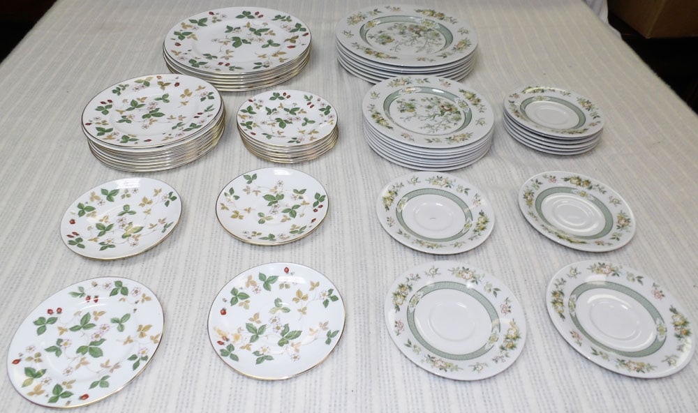 Lot Royal Doulton China " Tonkin " & Wedgwood " Wild Strawberry " (1 of 6)