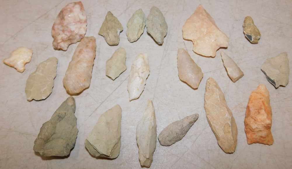 Lot Twenty Vintage Arrowheads (1 of 2)