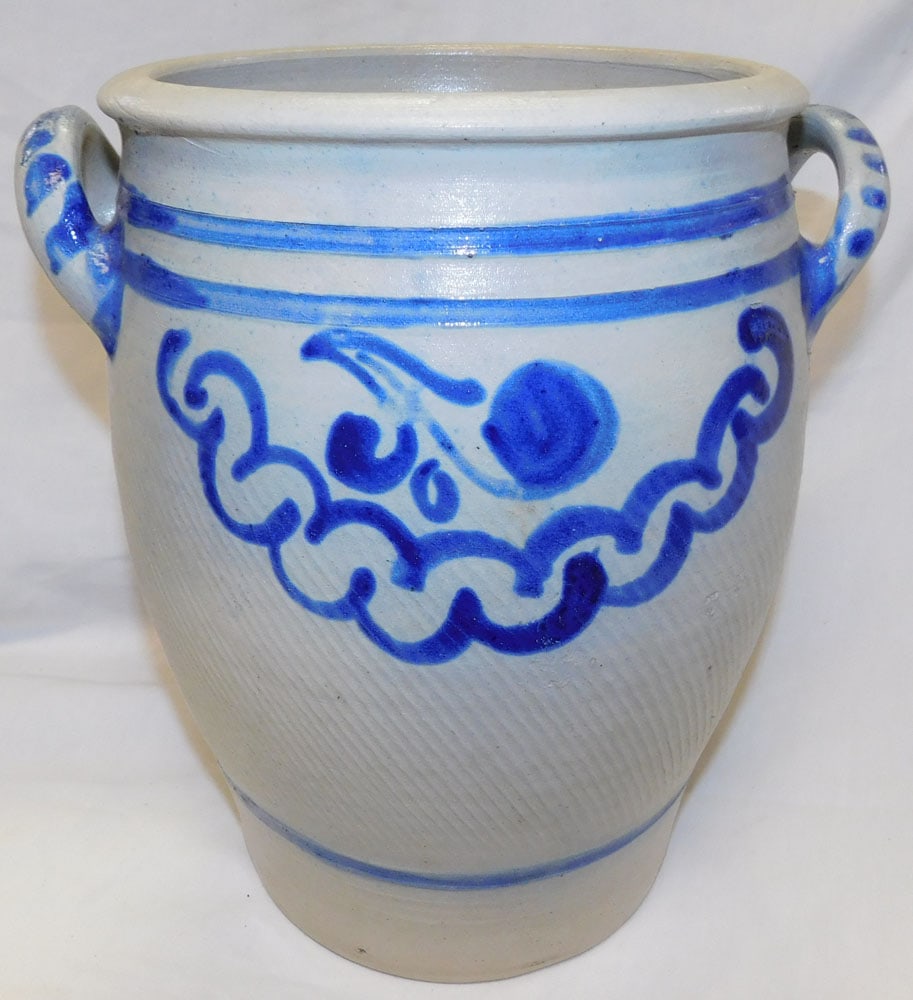 Blue Decorated Stoneware Crock: Blue Decorated Stoneware Crock. 11 3/4" H 8 1/2" Dia ALL DESCRIPTIONS AND ANY CONDITION STATEMENT GIVEN BY LANGSTON AUCTION GALLERY ARE STRICTLY OPINIONS AND LANGSTON'S SHALL HAVE NO RESPONSIBILITY FO