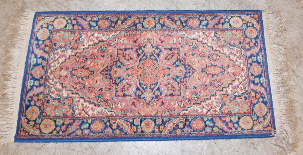 2' 2" X 4' 0" Karastan Rug: 2' 2" X 4' 0" Karastan Rug. ALL DESCRIPTIONS AND ANY CONDITION STATEMENT GIVEN BY LANGSTON AUCTION GALLERY ARE STRICTLY OPINIONS AND LANGSTON'S SHALL HAVE NO RESPONSIBILITY FOR ERRORS OR OMISSIONS. TH