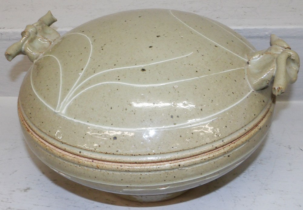 Covered Pottery Bowl - Signed: Covered Pottery Bowl - Signed. 9" H 14 1/2" Dia ALL DESCRIPTIONS AND ANY CONDITION STATEMENT GIVEN BY LANGSTON AUCTION GALLERY ARE STRICTLY OPINIONS AND LANGSTON'S SHALL HAVE NO RESPONSIBILITY FOR ERR