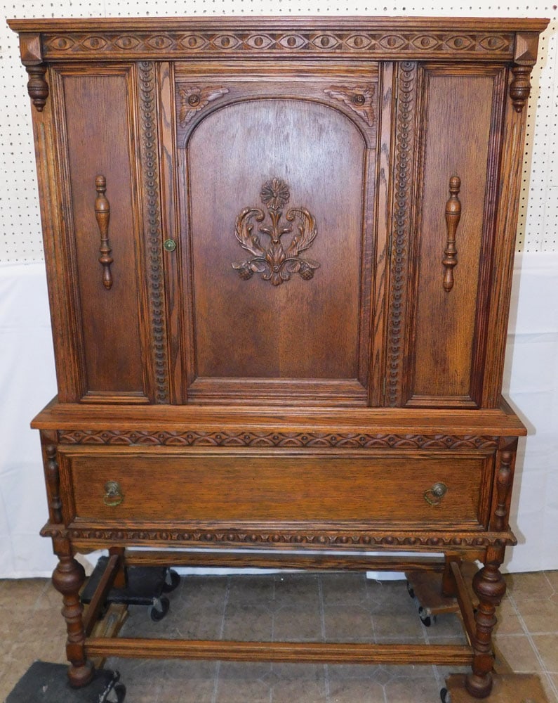 Antique Oak Cabinet (1 of 6)