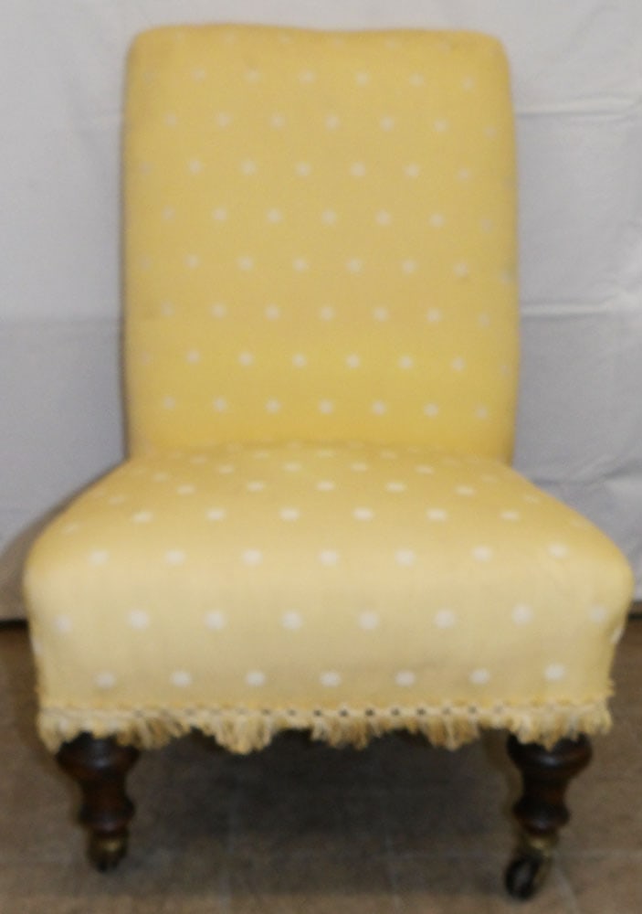 Upholstered Slipper Chair: Upholstered Slipper Chair. 30" H 20" W 22 1/2" D ALL DESCRIPTIONS AND ANY CONDITION STATEMENT GIVEN BY LANGSTON AUCTION GALLERY ARE STRICTLY OPINIONS AND LANGSTON'S SHALL HAVE NO RESPONSIBILITY FOR ER