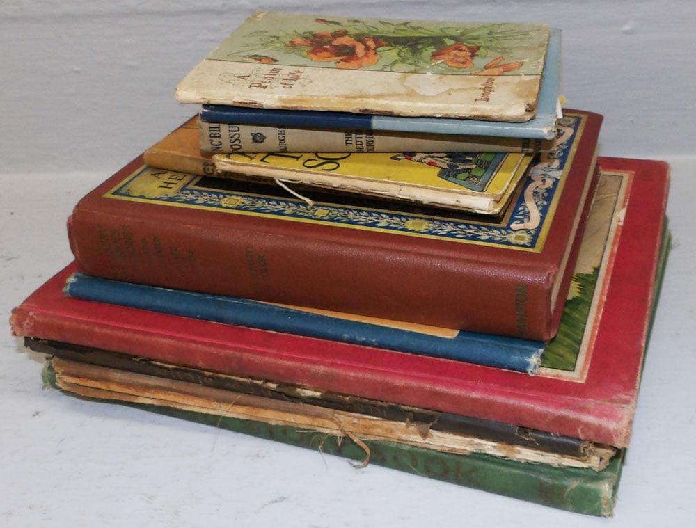Lot Vintage Books (1 of 4)