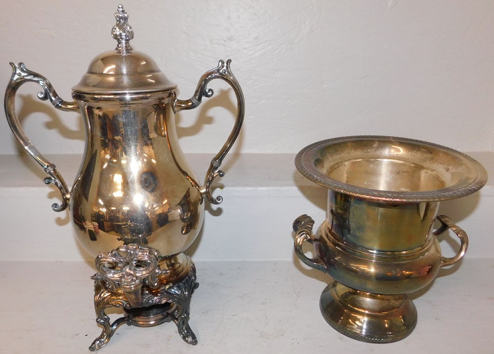 Silver Plate Hot Water Urn & Ice Bucket: Silver Plate Hot Water Urn & Ice Bucket. 17" H 11 1/2" Dia ALL DESCRIPTIONS AND ANY CONDITION STATEMENT GIVEN BY LANGSTON AUCTION GALLERY ARE STRICTLY OPINIONS AND LANGSTON'S SHALL HAVE NO RESPONSIBIL