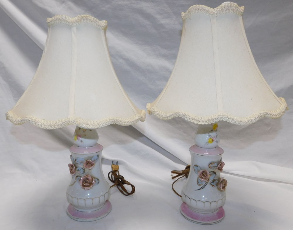 Pair Painted Porcelain Lamps: Pair Painted Porcelain Lamps. 16 1/4" H 9 3/4" Dia ALL DESCRIPTIONS AND ANY CONDITION STATEMENT GIVEN BY LANGSTON AUCTION GALLERY ARE STRICTLY OPINIONS AND LANGSTON'S SHALL HAVE NO RESPONSIBILITY FOR