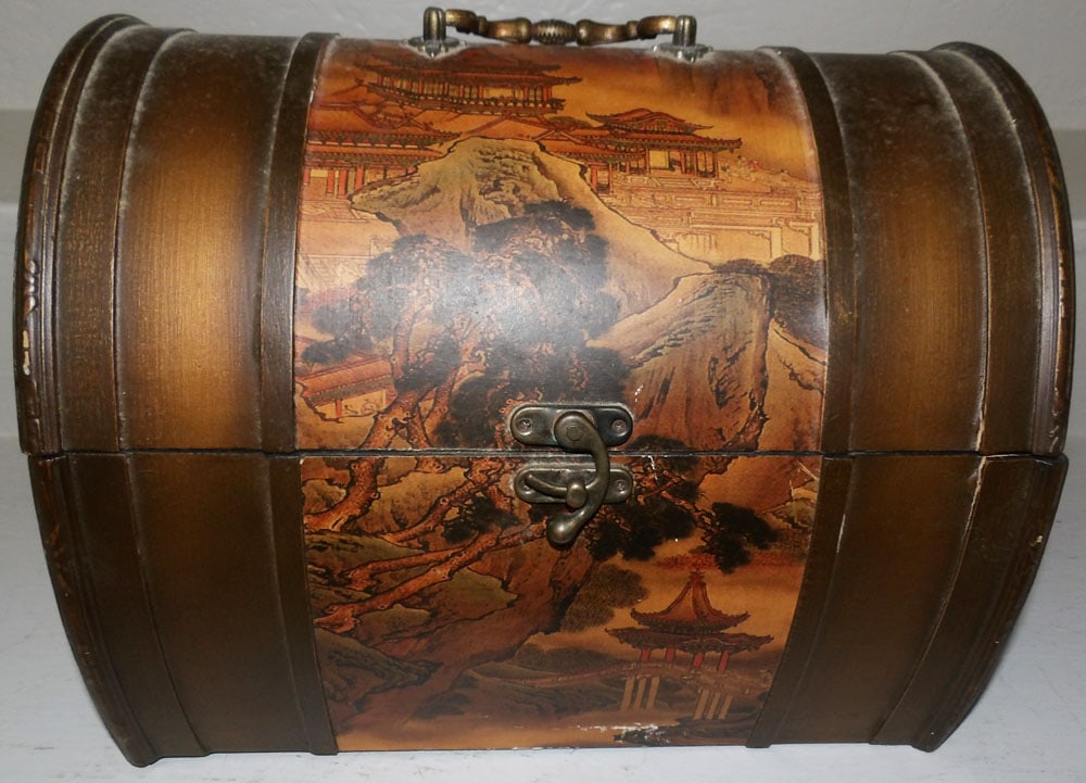 Oriental Paint Decorated Dome Top Box With Shoe Shine Items (1 of 6)