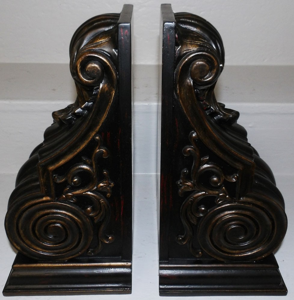 Pair Painted Resin Wall Brackets By Bombay Co. (1 of 6)