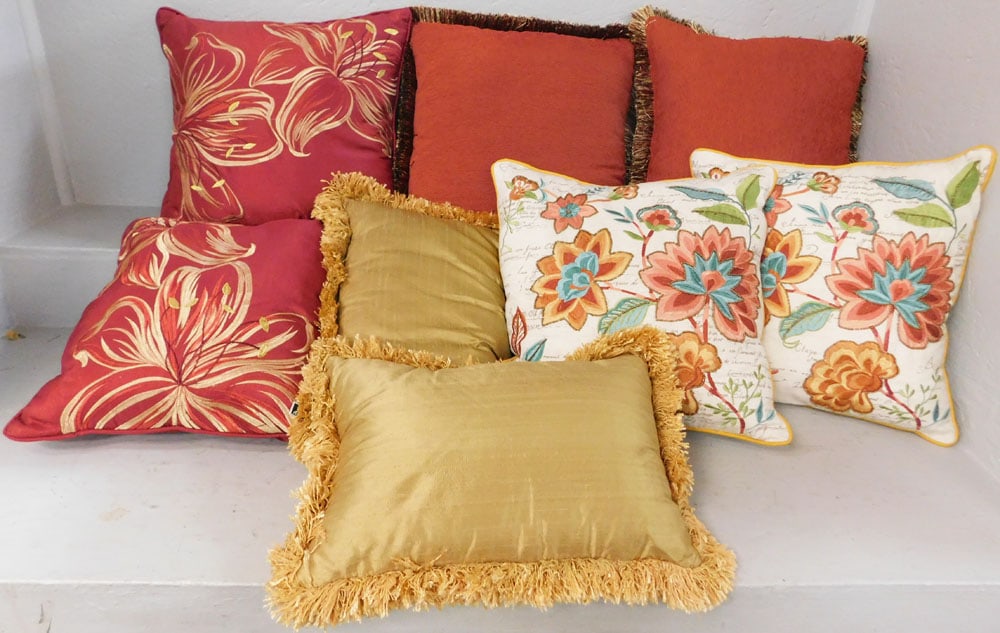 Lot Decorative Pillows: Lot Decorative Pillows. 16" X 16" ALL DESCRIPTIONS AND ANY CONDITION STATEMENT GIVEN BY LANGSTON AUCTION GALLERY ARE STRICTLY OPINIONS AND LANGSTON'S SHALL HAVE NO RESPONSIBILITY FOR ERRORS OR OMISSIO