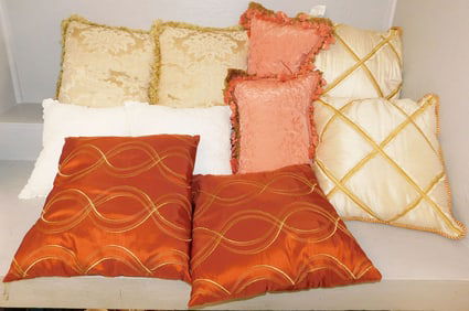 Lot Decorative Pillows