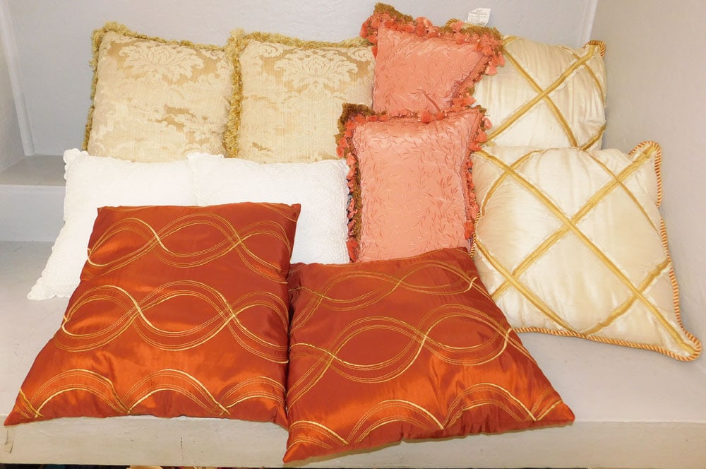Lot Decorative Pillows: Lot Decorative Pillows. 16" X 16" ALL DESCRIPTIONS AND ANY CONDITION STATEMENT GIVEN BY LANGSTON AUCTION GALLERY ARE STRICTLY OPINIONS AND LANGSTON'S SHALL HAVE NO RESPONSIBILITY FOR ERRORS OR OMISSIO