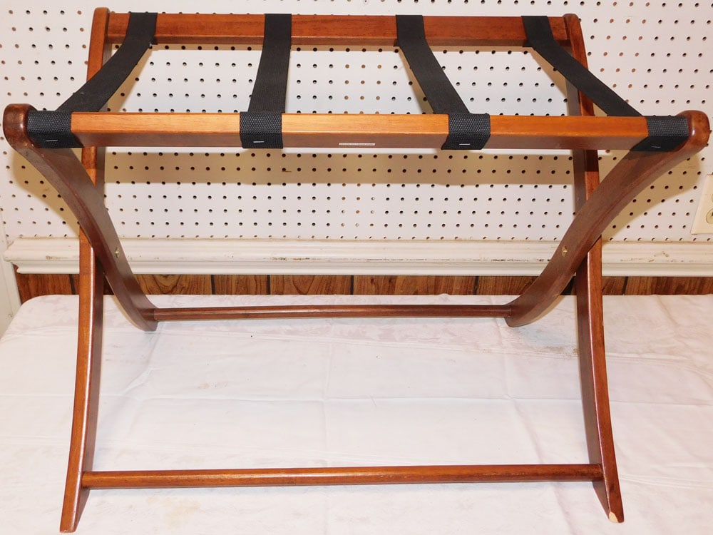 Mahogany Luggage Rack: Mahogany Luggage Rack. 20" H 25" W 18" D ALL DESCRIPTIONS AND ANY CONDITION STATEMENT GIVEN BY LANGSTON AUCTION GALLERY ARE STRICTLY OPINIONS AND LANGSTON'S SHALL HAVE NO RESPONSIBILITY FOR ERRORS OR 