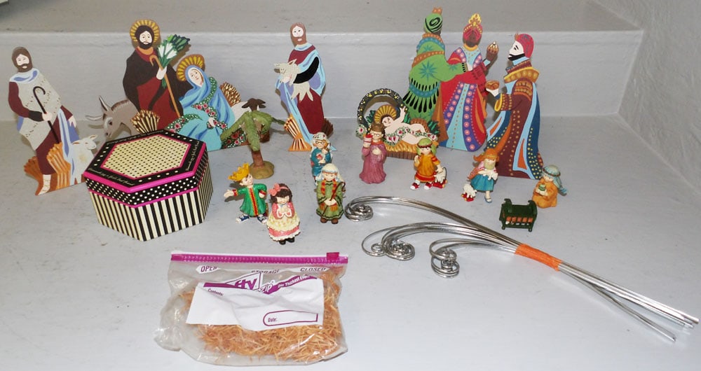Lot Nativity Scene Figures & Wood Panels (1 of 4)