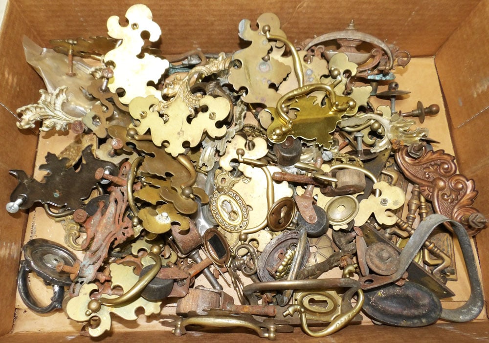 Lot Antique Furniture Hardware: Lot Antique Furniture Hardware. 6 1/2" W ALL DESCRIPTIONS AND ANY CONDITION STATEMENT GIVEN BY LANGSTON AUCTION GALLERY ARE STRICTLY OPINIONS AND LANGSTON'S SHALL HAVE NO RESPONSIBILITY FOR ERRORS OR 