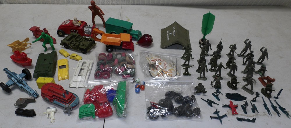 Lot Vintage Toys: Lot Vintage Toys. 3" H 7" W ALL DESCRIPTIONS AND ANY CONDITION STATEMENT GIVEN BY LANGSTON AUCTION GALLERY ARE STRICTLY OPINIONS AND LANGSTON'S SHALL HAVE NO RESPONSIBILITY FOR ERRORS OR OMISSIONS. TH