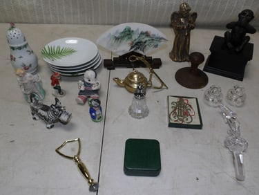 Lot Porcelain - Resin - Wood Household Items
