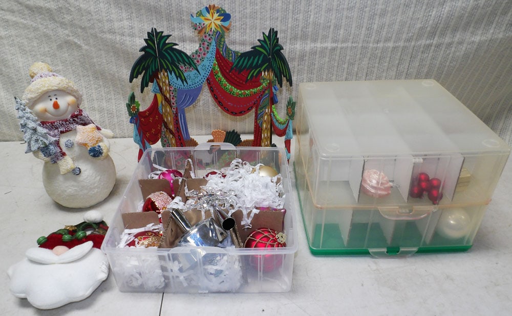Lot Christmas Ornaments: Lot Christmas Ornaments. 16" H ALL DESCRIPTIONS AND ANY CONDITION STATEMENT GIVEN BY LANGSTON AUCTION GALLERY ARE STRICTLY OPINIONS AND LANGSTON'S SHALL HAVE NO RESPONSIBILITY FOR ERRORS OR OMISSIONS.