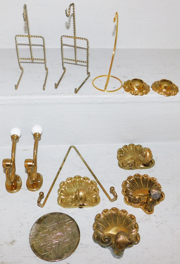 Lot Brass Items: Lot Brass Items. 7" H 6" W ALL DESCRIPTIONS AND ANY CONDITION STATEMENT GIVEN BY LANGSTON AUCTION GALLERY ARE STRICTLY OPINIONS AND LANGSTON'S SHALL HAVE NO RESPONSIBILITY FOR ERRORS OR OMISSIONS. THE
