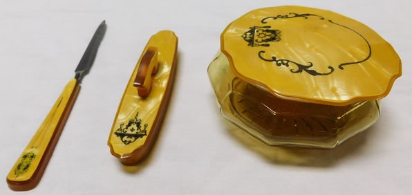 Bakelite Dresser Items