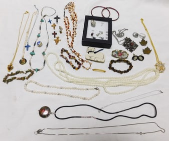 Lot Costume Jewelry