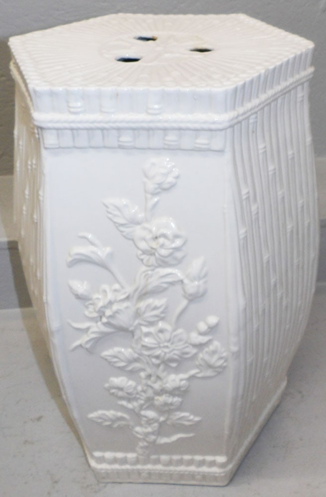 Porcelain Faux Bamboo Motif Garden Seat : Porcelain Faux Bamboo Motif Garden Seat . 21" H 13 1/2" Dia. ALL DESCRIPTIONS AND ANY CONDITION STATEMENT GIVEN BY LANGSTON AUCTION GALLERY ARE STRICTLY OPINIONS AND LANGSTON'S SHALL HAVE NO RESPONSIB