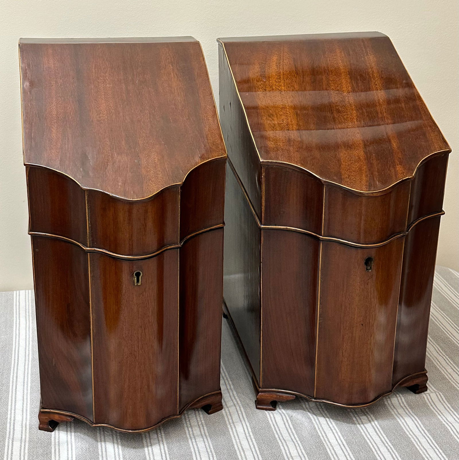 Pair of Antique Georgian Style Mahogany Serpentine Front Knife Boxes with Pin Wheel Inlay (1 of 11)