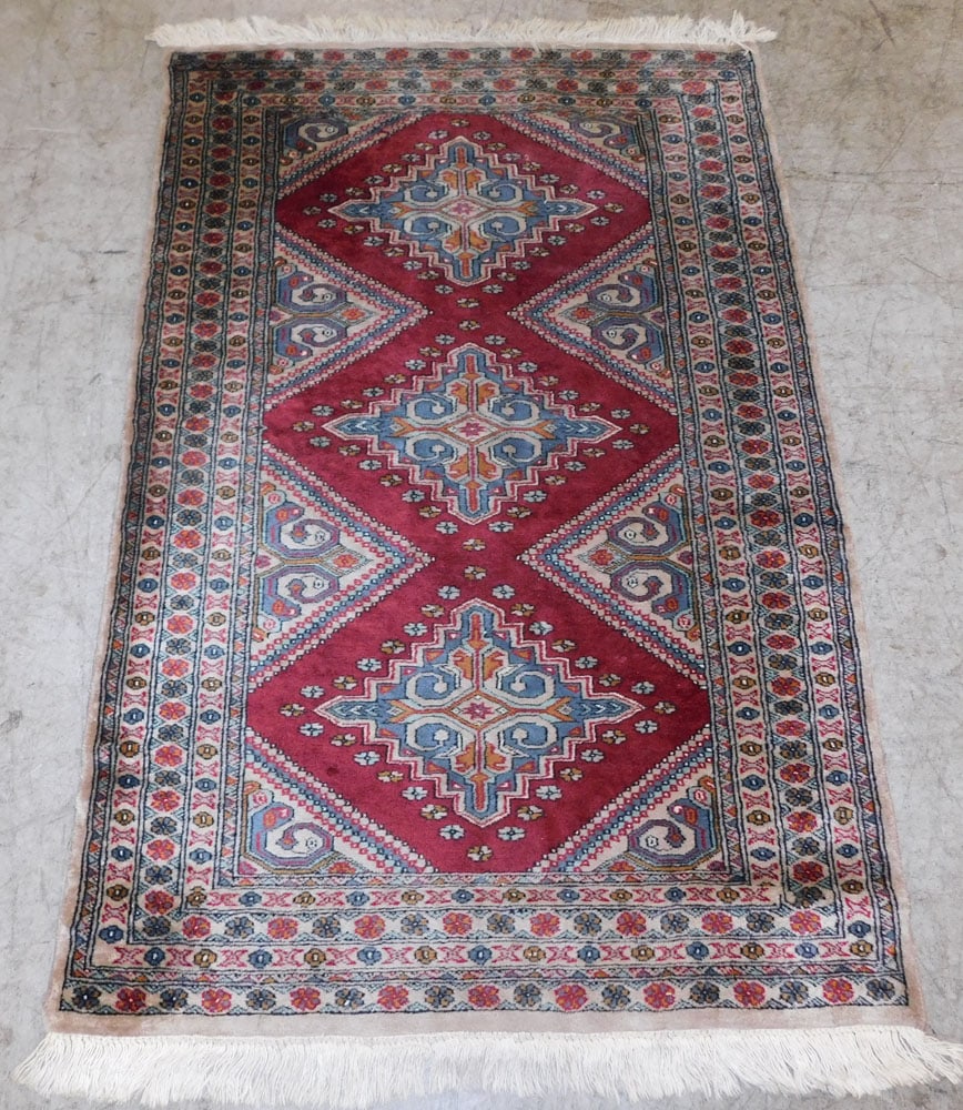 5' 2" x 3' 2" Antique Hand Made Oriental Rug: 5' 2" x 3' 2" Antique Hand Made Oriental Rug. ALL DESCRIPTIONS AND ANY CONDITION STATEMENT GIVEN BY LANGSTON AUCTION GALLERY ARE STRICTLY OPINIONS AND LANGSTON'S SHALL HAVE NO RESPONSIBILITY FOR ERROR