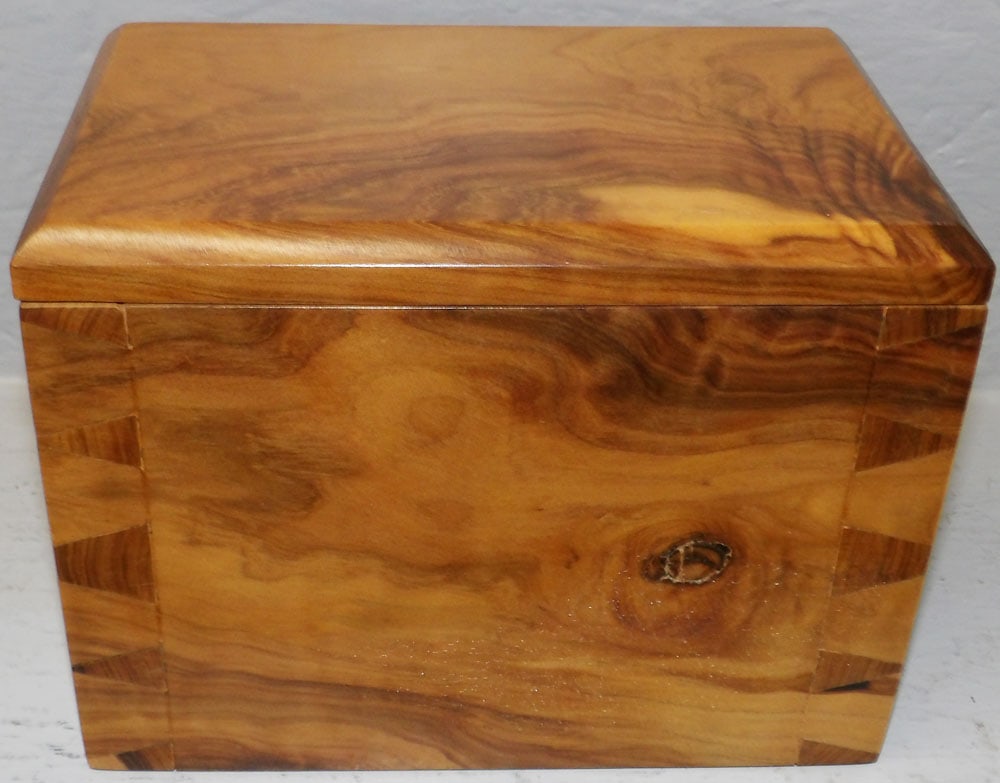 Burl Walnut Dovetailed Box with Lid (1 of 4)