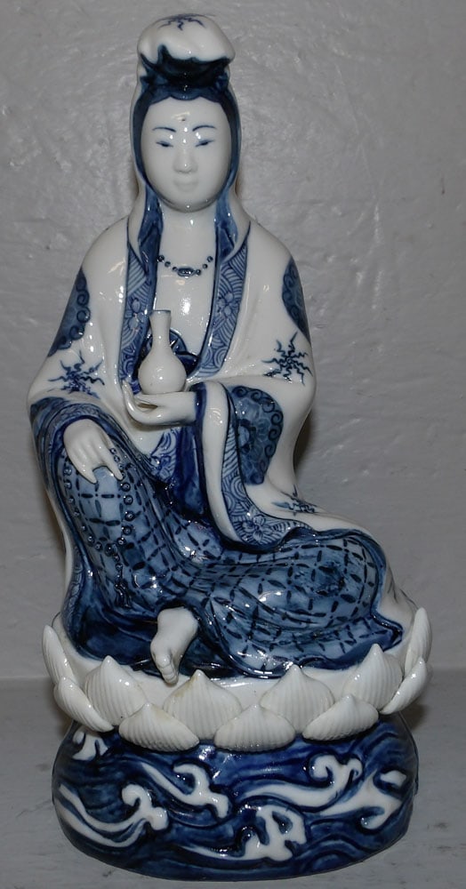 Oriental Blue & White Porcelain Figural Lady: Oriental Blue & White Porcelain Figural Lady. 11 1/2" H 5 1/2" Dia. ALL DESCRIPTIONS AND ANY CONDITION STATEMENT GIVEN BY LANGSTON AUCTION GALLERY ARE STRICTLY OPINIONS AND LANGSTON'S SHALL HAVE NO RE