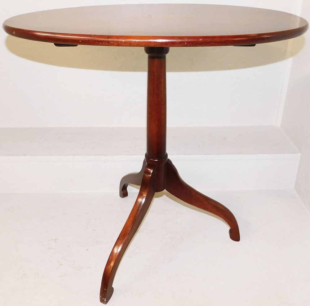 Mahogany Eagle Inlaid Tilt Top Oval Stand (1 of 4)