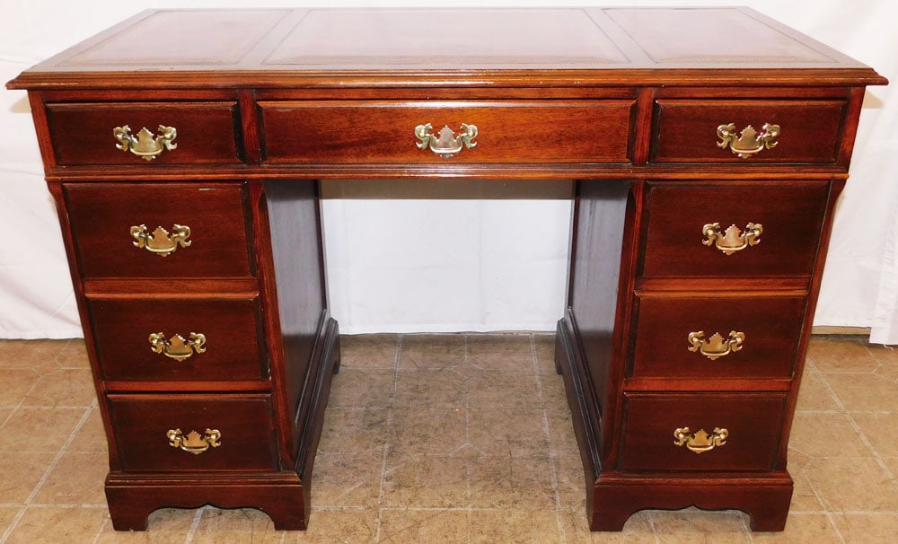 Mahogany & Tooled Leather Top Ladies Desk : Mahogany & Tooled Leather Top Ladies Desk . 29 3/4" H 44" W 22" D ALL DESCRIPTIONS AND ANY CONDITION STATEMENT GIVEN BY LANGSTON AUCTION GALLERY ARE STRICTLY OPINIONS AND LANGSTON'S SHALL HAVE NO RESP