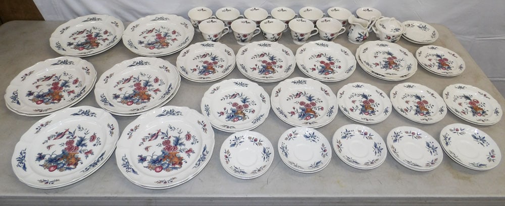 60 Pieces of Williamsburg Wedgwood China Potpourri: 60 Pieces of Williamsburg Wedgwood China Potpourri. Up to 7 1/4" Dia. ALL DESCRIPTIONS AND ANY CONDITION STATEMENT GIVEN BY LANGSTON AUCTION GALLERY ARE STRICTLY OPINIONS AND LANGSTON'S SHALL HAVE NO 