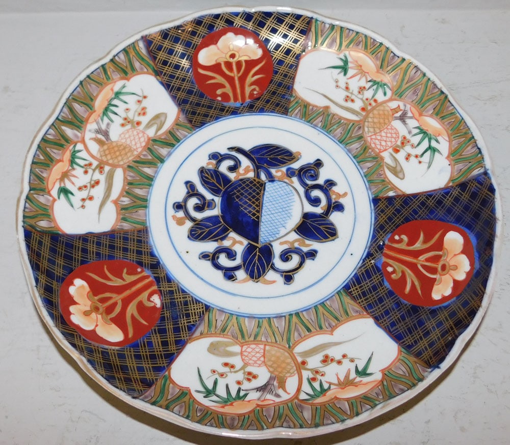 Imari Porcelain Bowl : Imari Porcelain Bowl . 11" Dia. ALL DESCRIPTIONS AND ANY CONDITION STATEMENT GIVEN BY LANGSTON AUCTION GALLERY ARE STRICTLY OPINIONS AND LANGSTON'S SHALL HAVE NO RESPONSIBILITY FOR ERRORS OR OMISSIONS