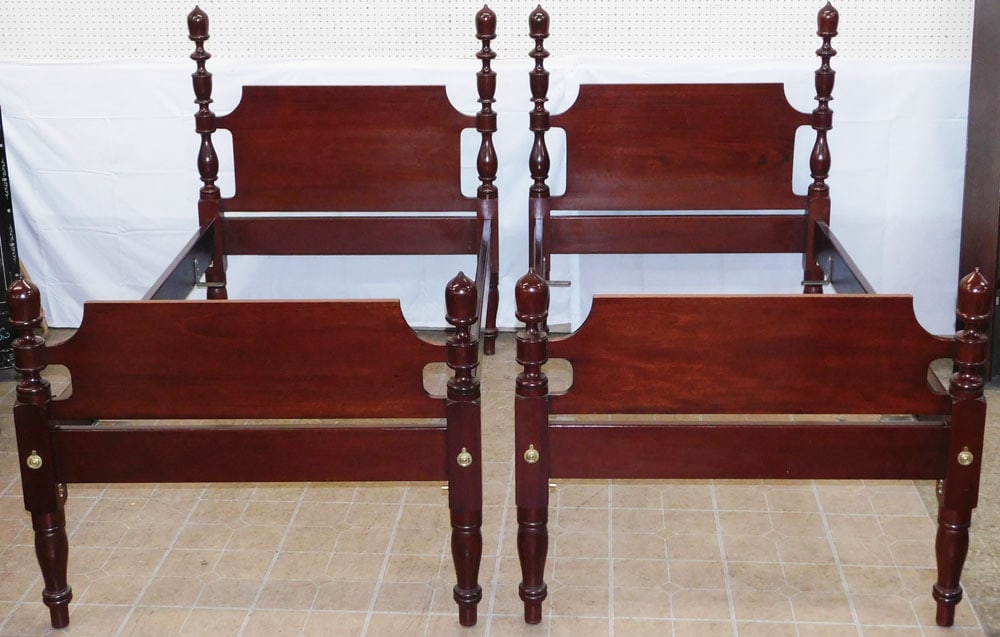 Pair of Walnut Bench Made Acorn Finial Twin Beds with Bolts & Rails (1 of 6)