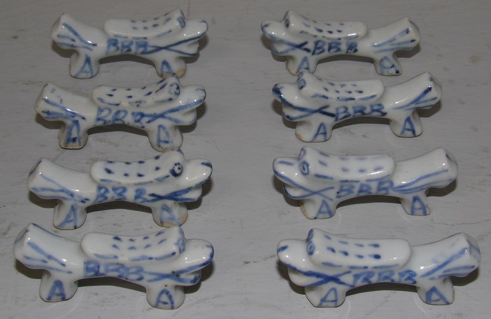 Lot of Eight Antique Blue & White Foo Dog Knife Rests  (1 of 6)