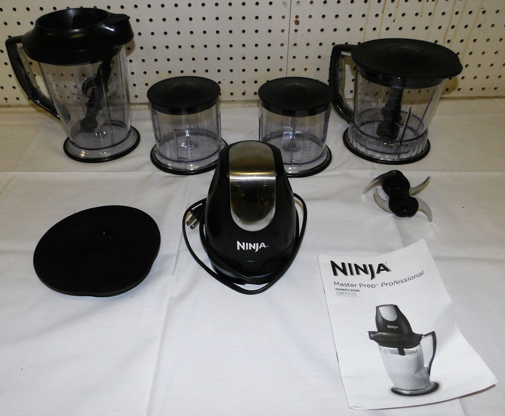 Lot Ninja Blender With Attachments (1 of 3)