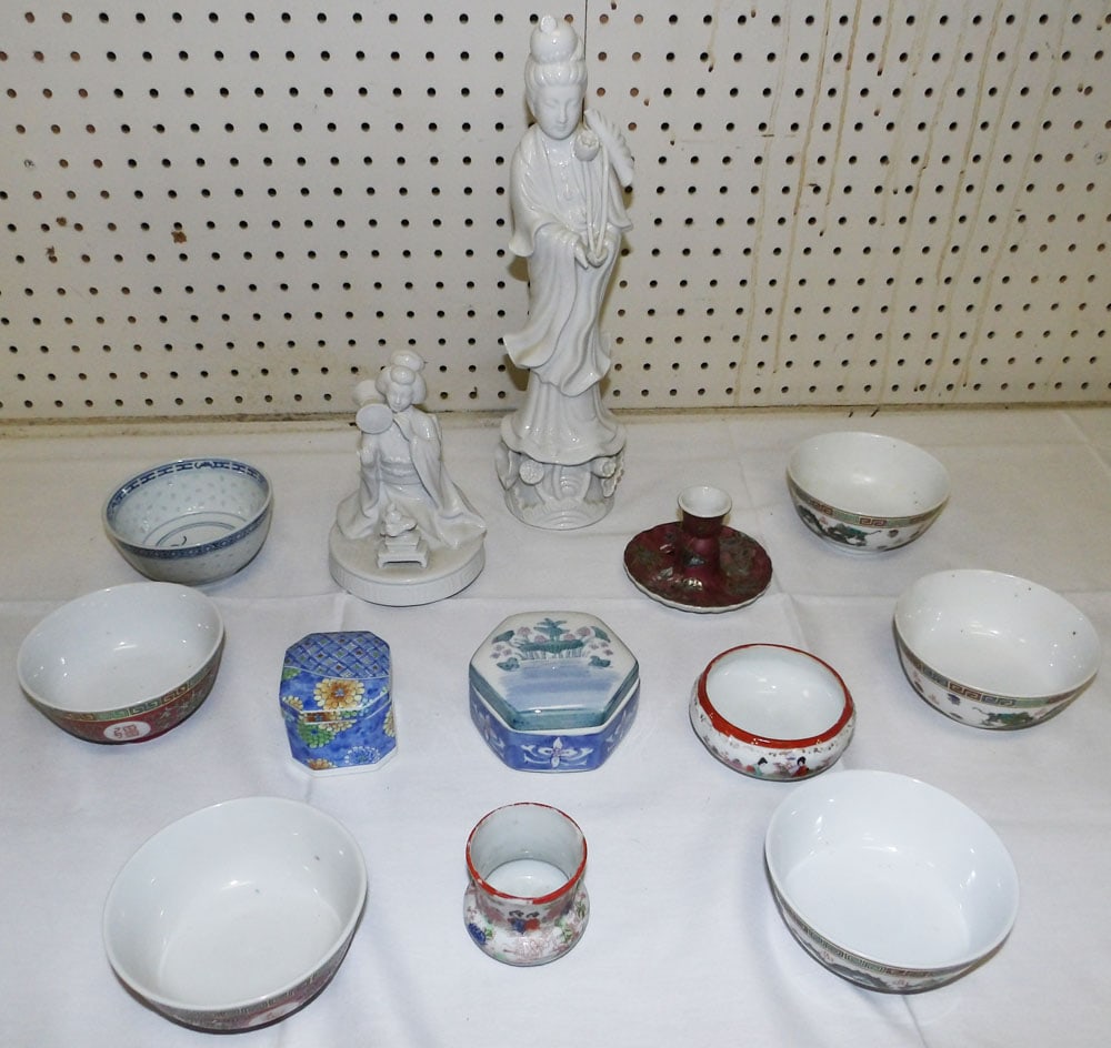 Lot Oriental Porcelain Items (1 of 4)