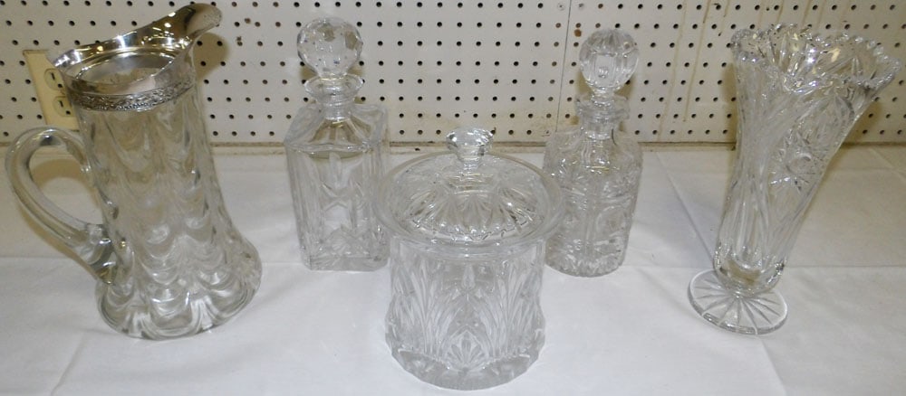 Lot Glass Items (1 of 3)