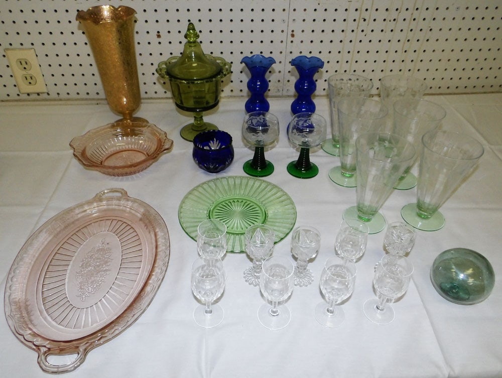 Lot Colored Glass Items (1 of 4)