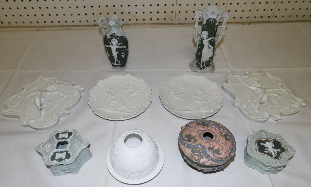 Lot Porcelain Items (1 of 6)
