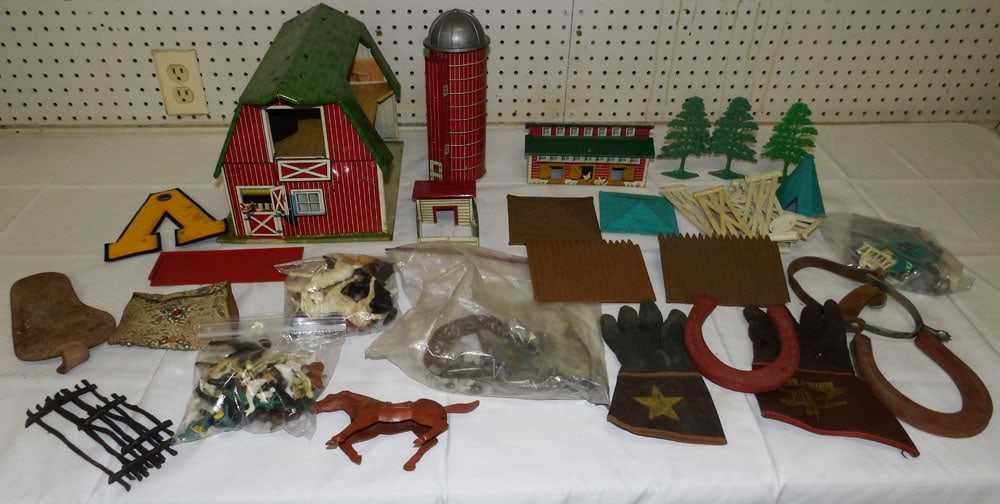 Lot Vintage Toys: Lot Vintage Toys. 9" H 9" W "ALL DESCRIPTIONS AND ANY CONDITION STATEMENT GIVEN BY LANGSTON AUCTION GALLERY ARE STRICTLY OPINIONS AND LANGSTON'S SHALL HAVE NO RESPONSIBILITY FOR ERRORS OR OMISSIONS. T