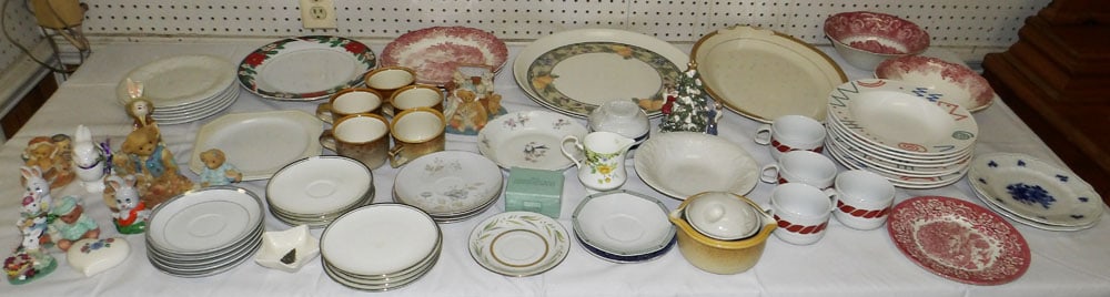 Lot Porcelain Items (1 of 9)